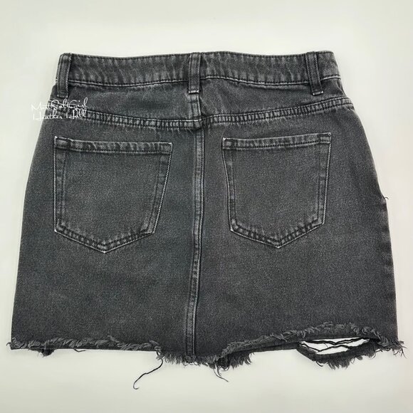 Forever 21 Distressed Black Denim Mini Skirt Size Small - Picture 2 of 4